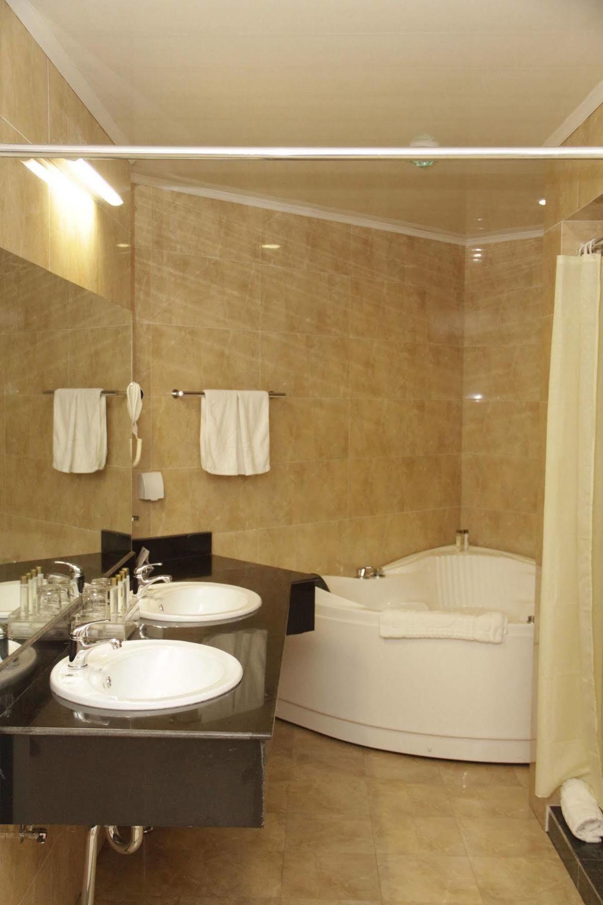Hotel Victoria Garden Camama Luaran gambar